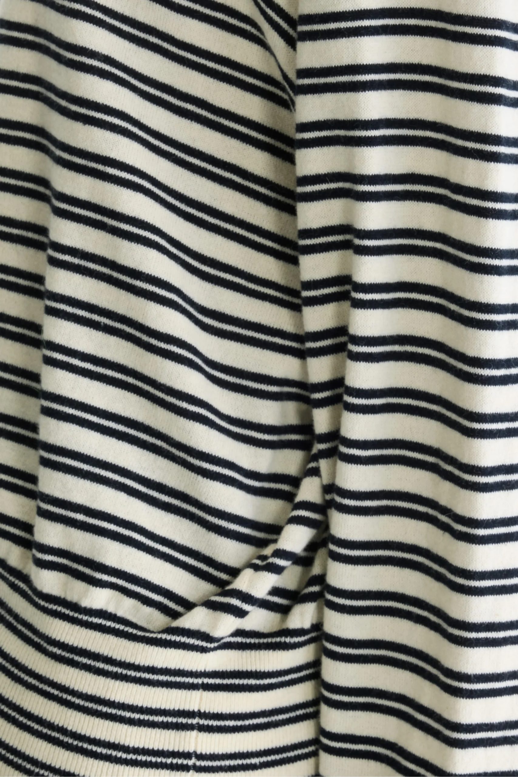 Gerhi sweater - Image 7